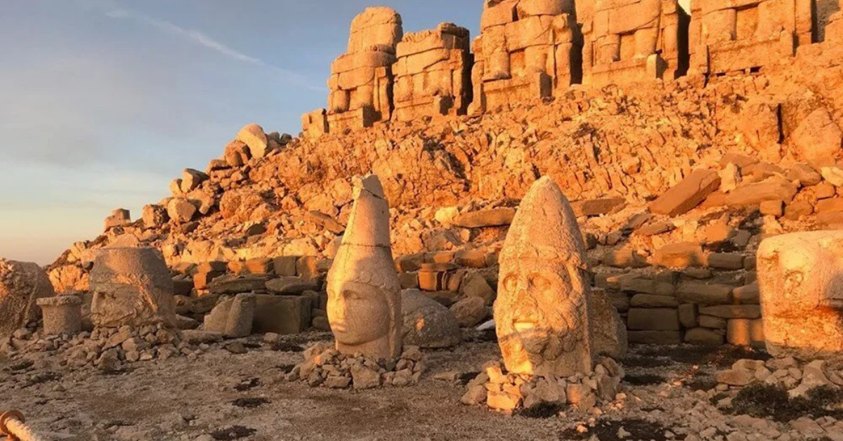 Nemrut Dağı'nın Büyüleyici Manzarası