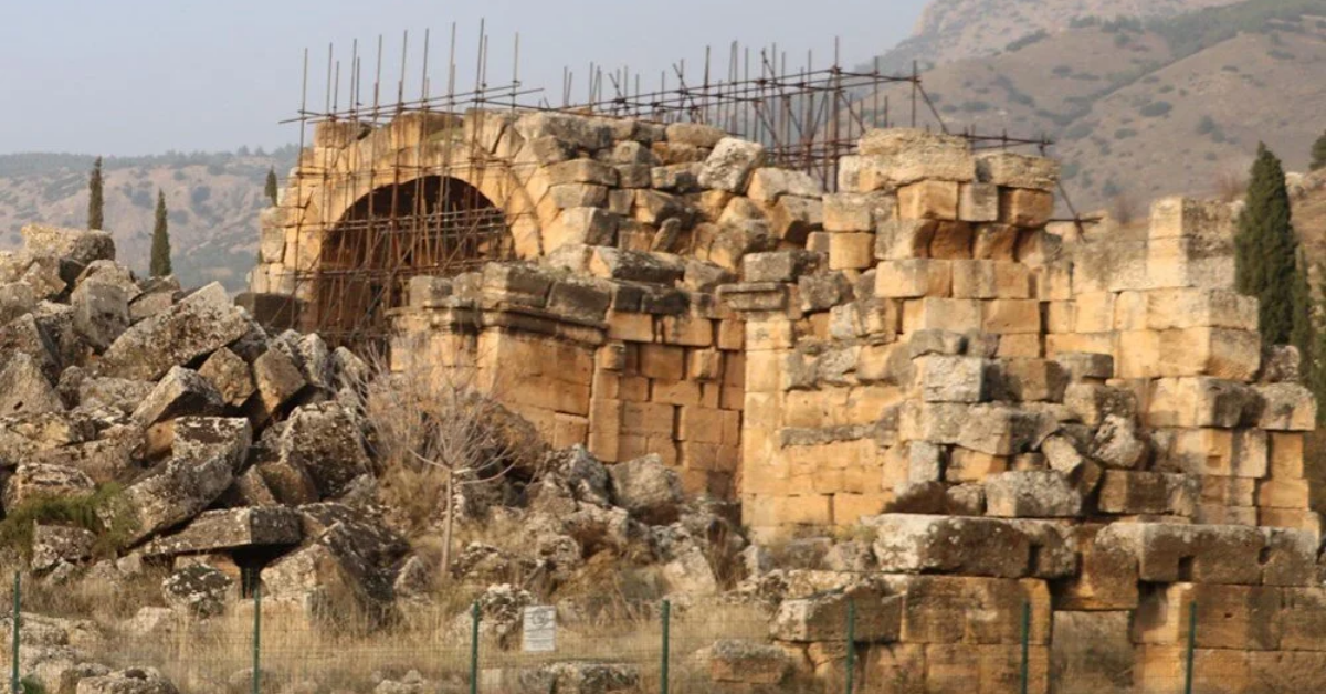 Pamukkale ve Antik Hierapolis