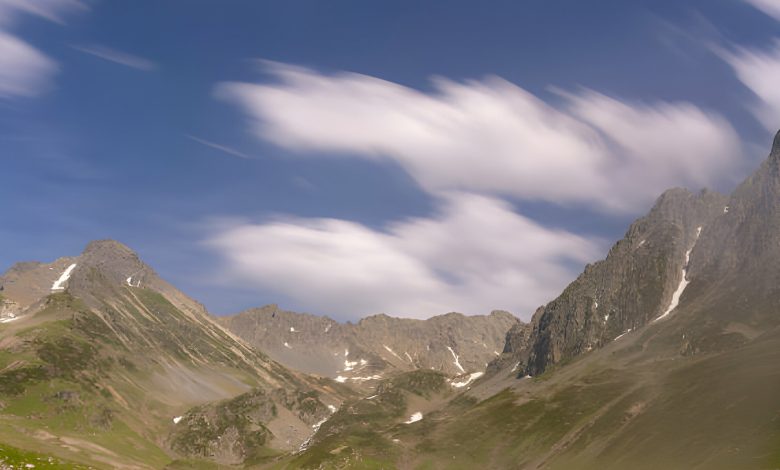 Anzer Yaylası, Rize'nin İkizdere ilçesine bağlı, doğal güzellikleri ve şifalı balı ile ünlü bir cennettir.