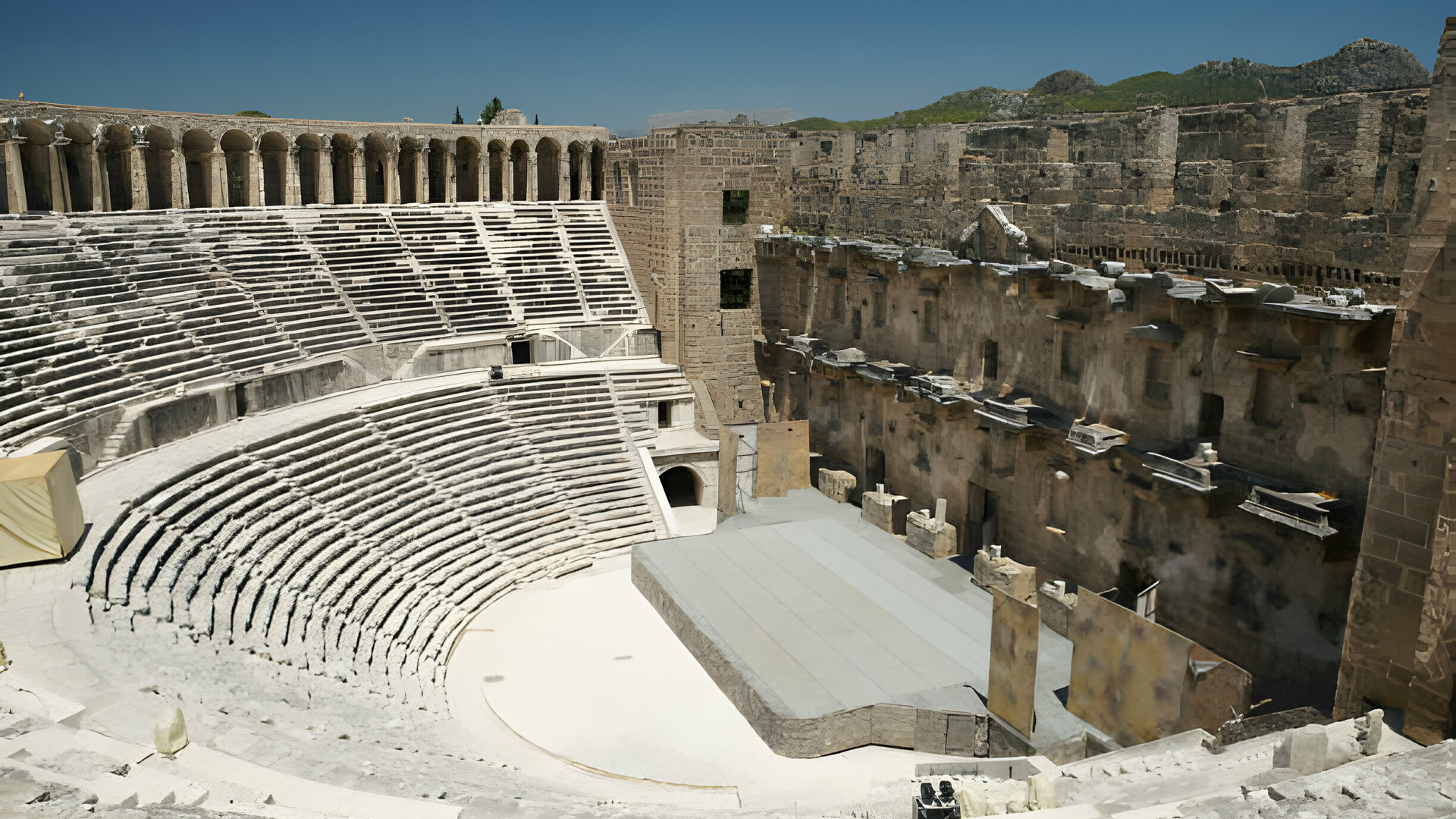 Aspendos, zamanın ötesinde bir miras. ️ M.Ö. 10. yüzyılda kurulmuş, Roma döneminin izlerini taşıyor.