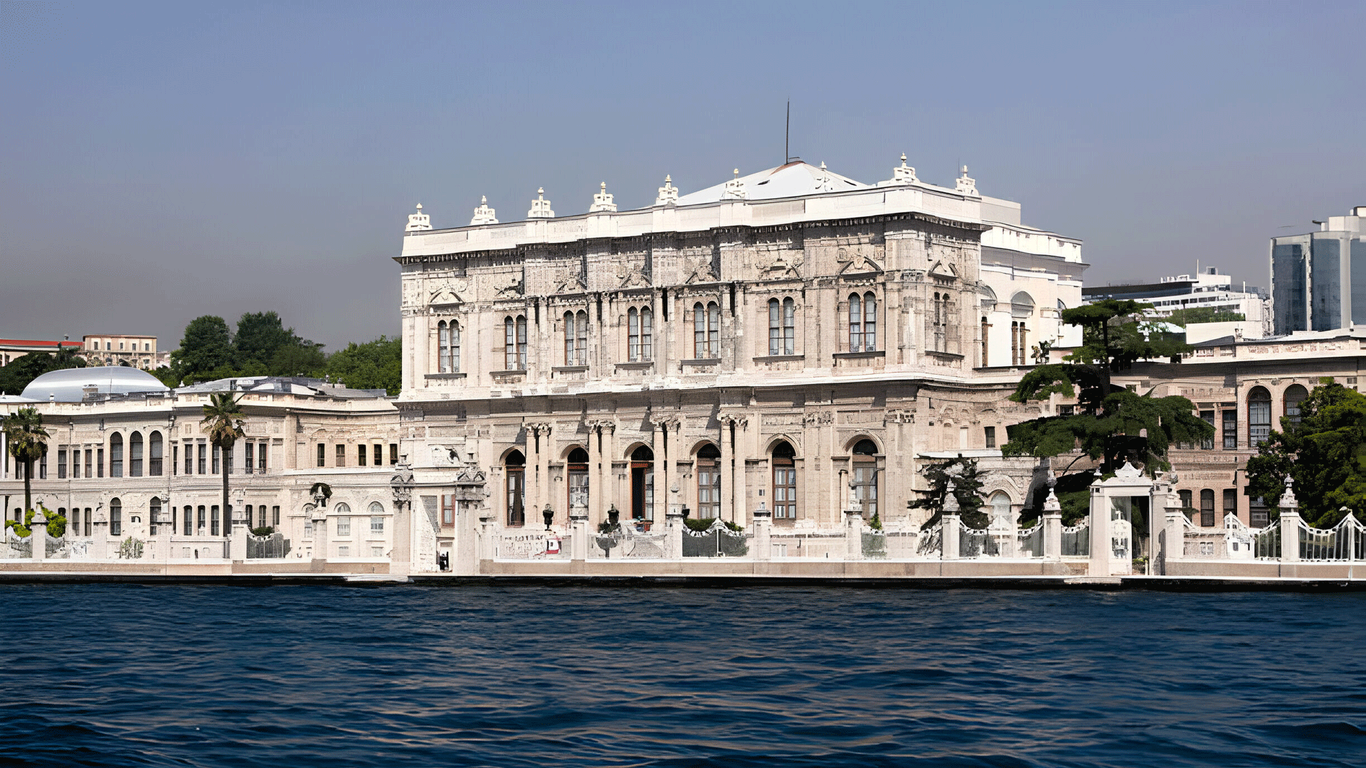 Dolmabahçe Sarayı ve Tarihi